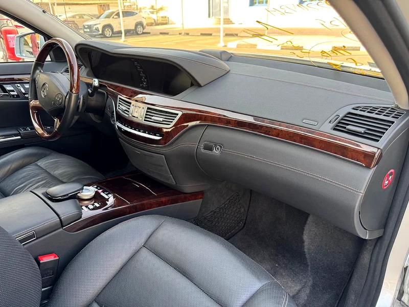 2012 Mercedes-Benz S-Class S 550 8 Cylinders Engine Silver Black Sedan RWD