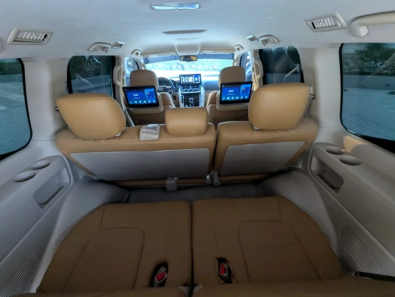 2014 Toyota Land Cruiser GXR MID 4 Cylinder Engine Black Brown SUV GCC Specs