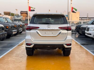 Toyota Fortuner SR5 Plus 4.0L V6 Cylinder PETROL 2025 GCC White Tan SUV
