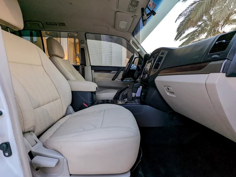 2017 Mitsubishi Pajero GLS MID 6 Cylinders Engine White Beige SUV GCC Specs