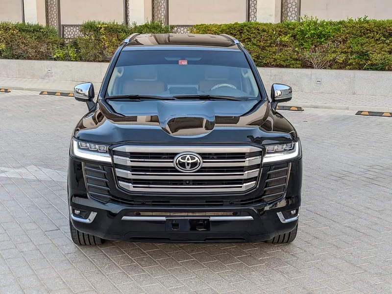 2014 Toyota Land Cruiser GXR MID 4 Cylinder Engine Black Brown SUV GCC Specs