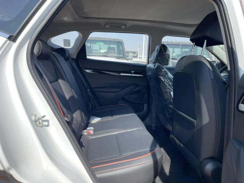2025 Kia Seltos KIA SELTOS Black Roof 1.5 L 4 Cylinders Engine White Black SUV