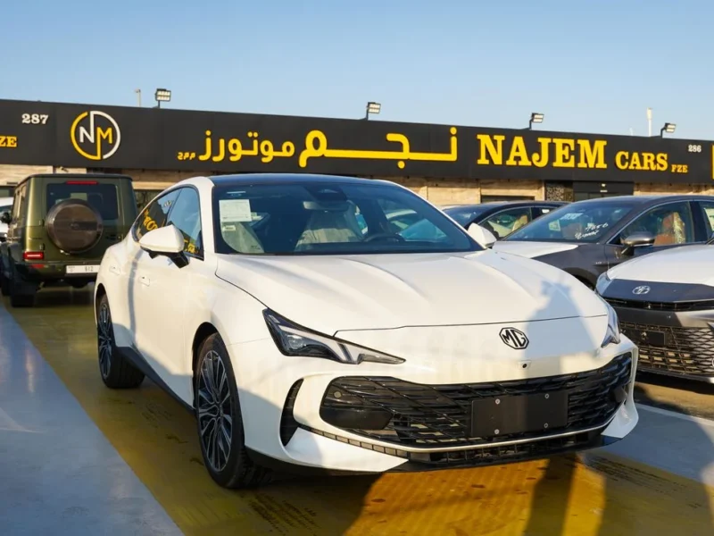 2025 MG MG 7 4 Cylinders Petrol Engine White Green Sedan GCC Specs