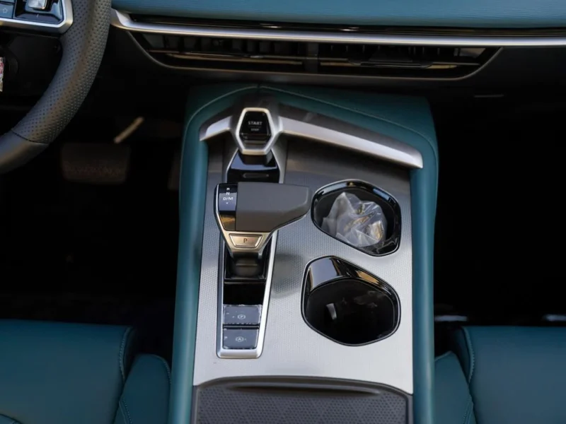 2025 MG MG 7 4 Cylinders Petrol Engine White Green Sedan GCC Specs