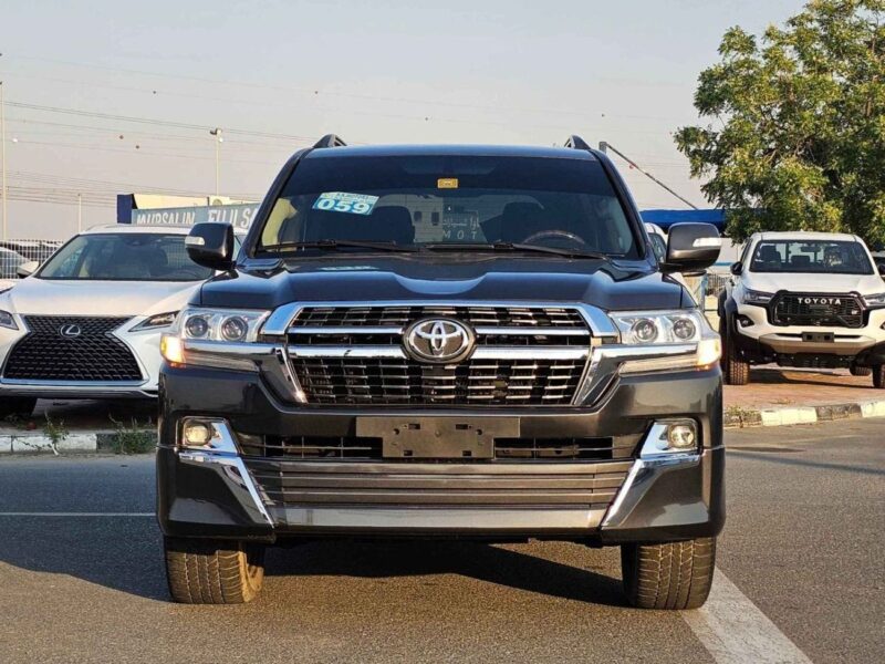 2010 TOYOTA LAND CRUISER VXR SUV 5.7L V8 PETROL Grey SUV 4WD GCC Specs