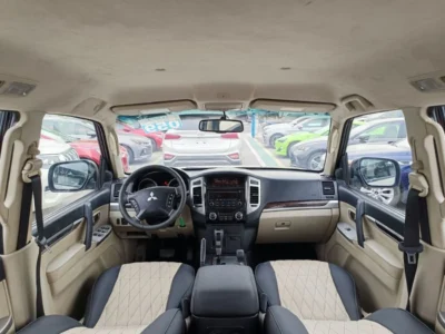 2018 Mitsubishi Pajero 3.5 Liter V6 PETROL AT Gold Beige SUV 4WD GCC Specs