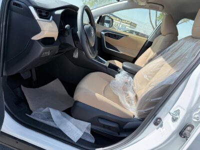 2025 Toyota RAV 4 LE 2.5L 4 Cylinder, Dual VVT-i White Beige Crossover GCC Specs
