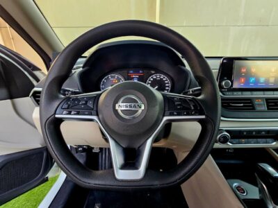 2021 Nissan Altima S 2.5L V4 Cylinder Engine GCC Specs White Beige Sedan