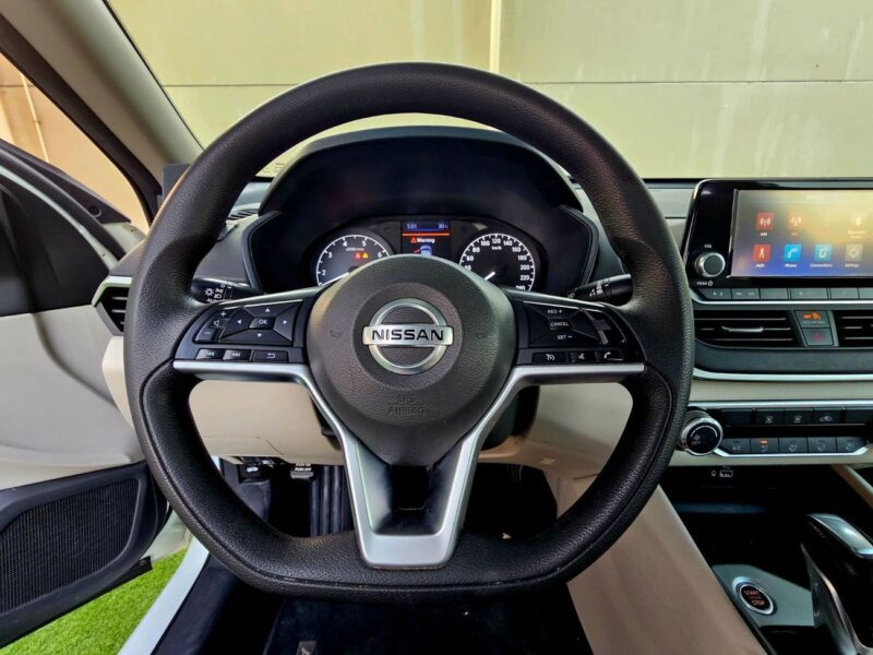 2021 Nissan Altima S 2.5L V4 Cylinder Engine GCC Specs White Beige Sedan