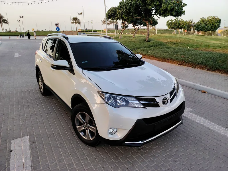 2015 Toyota Rav 4 Exclusive 4 Cylinders Petrol Engine White Black SUV