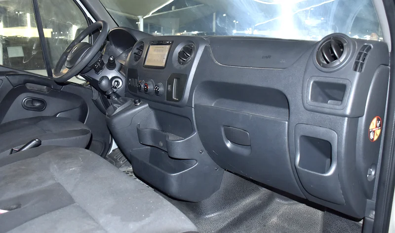2020 Renault Master Other 4 Cylinder Engine White Black Van GCC Specs
