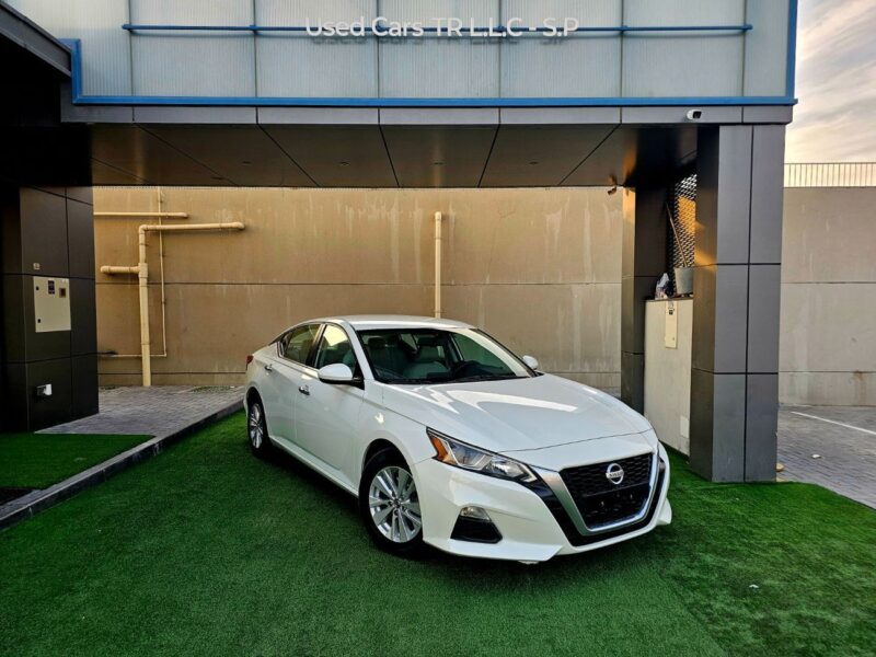 2021 Nissan Altima S 2.5L V4 Cylinder Engine GCC Specs White Beige Sedan