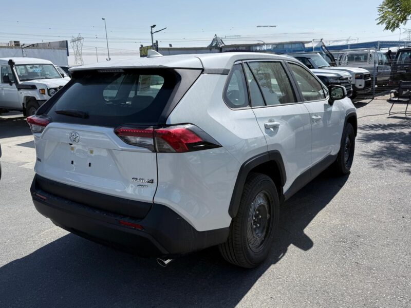 2025 Toyota RAV 4 LE 2.5L 4 Cylinder, Dual VVT-i White Beige Crossover GCC Specs