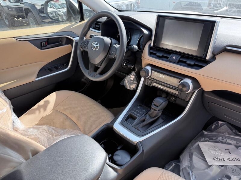 2025 Toyota RAV 4 LE 2.5L 4 Cylinder, Dual VVT-i White Beige Crossover GCC Specs