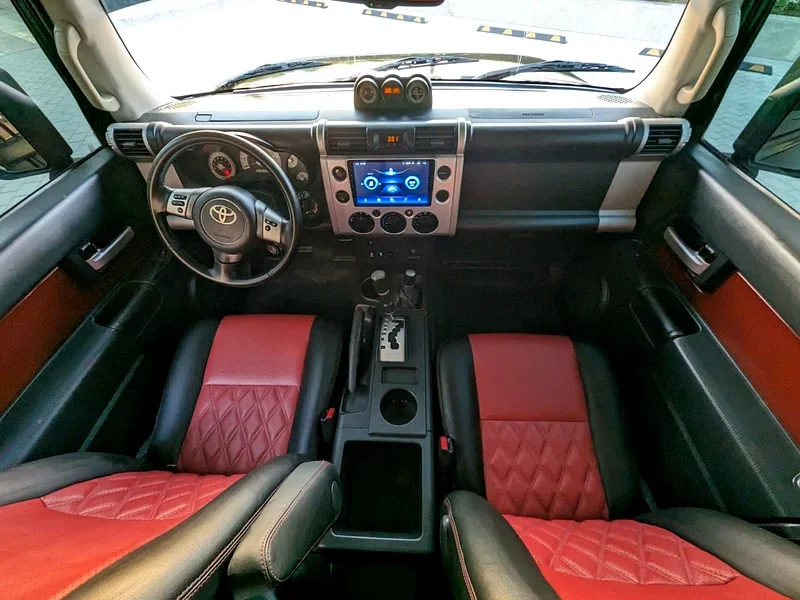 2011 Toyota FJ Cruiser TOP 6 Cylinders Petrol Engine Black SUV GCC Specs