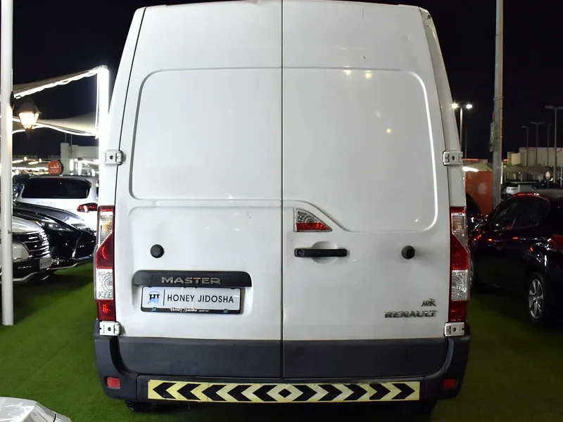 2020 Renault Master Other 4 Cylinder Engine White Black Van GCC Specs