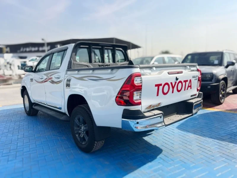 2026 Toyota Hilux 2.4-litre 6 Cylinders Diesel Engine AT White Black Pick Up