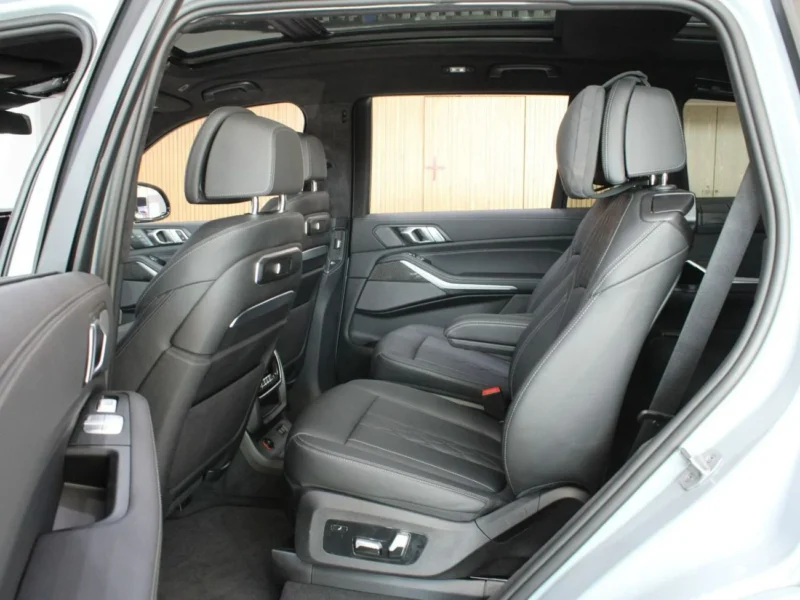 2024 BMW X7 xDriveM60i 4.4L twin-turbo V8 Engine Grey Black SUV