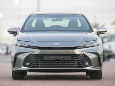 Toyota Camry LE 2.5L Hybrid 2025 Silver Metal Black Sedan