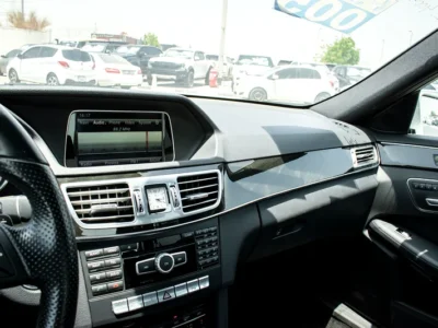 2013 Mercedes-Benz E-Class E400 6 Cylinders Engine Silver Black Immaculate Condition