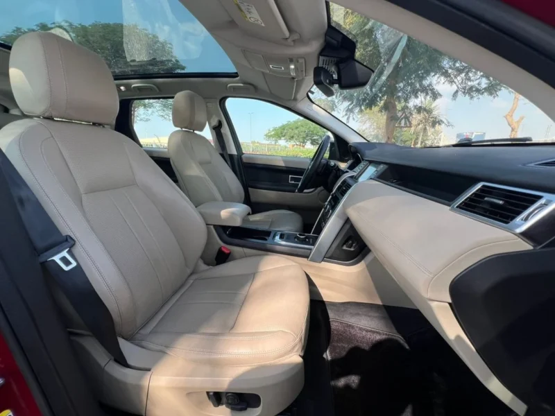 2019 Land Rover Discovery 4 Cylinders Engine Red Beige SUV GCC Specs