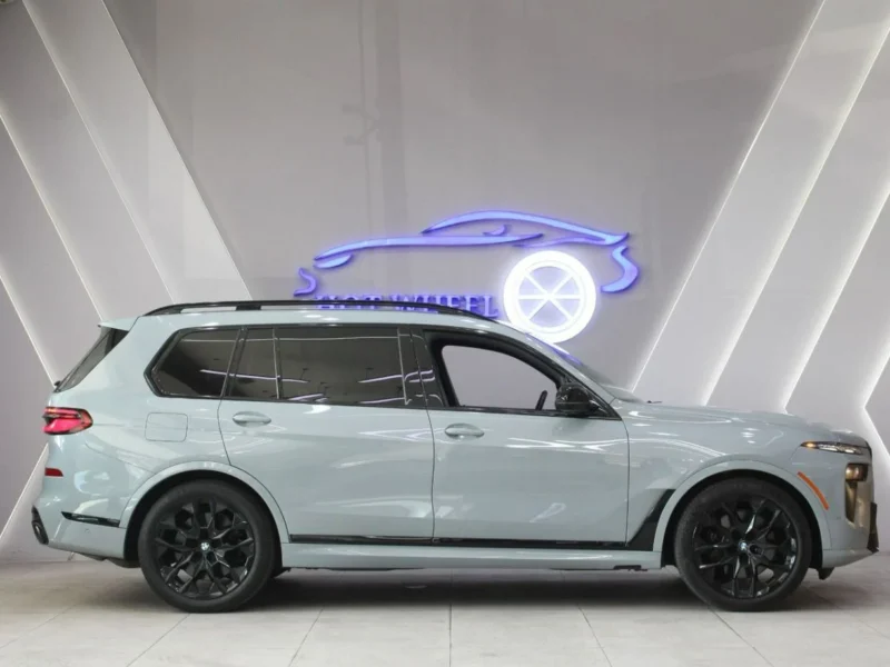 2024 BMW X7 xDriveM60i 4.4L twin-turbo V8 Engine Grey Black SUV
