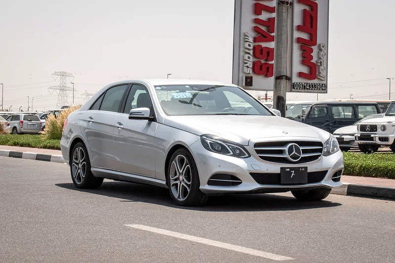 2013 Mercedes-Benz E-Class E400 6 Cylinders Engine Silver Black Immaculate Condition