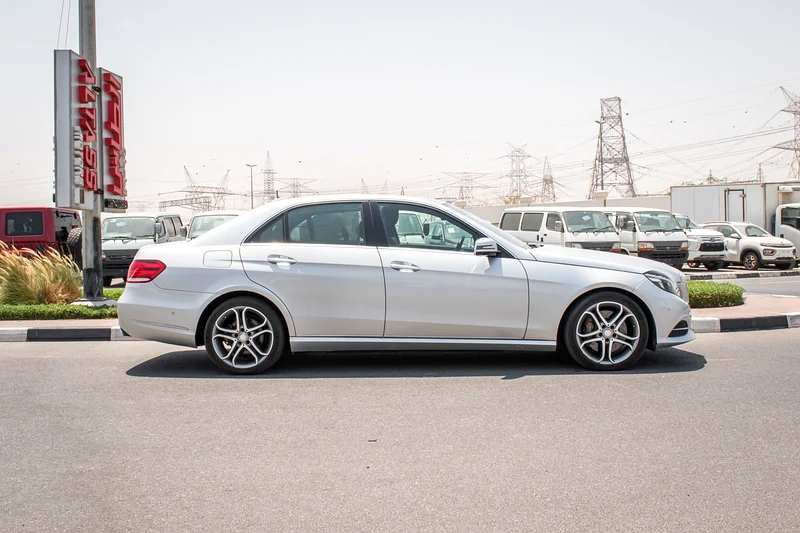 2013 Mercedes-Benz E-Class E400 6 Cylinders Engine Silver Black Immaculate Condition