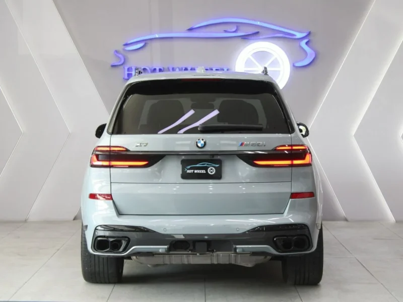 2024 BMW X7 xDriveM60i 4.4L twin-turbo V8 Engine Grey Black SUV