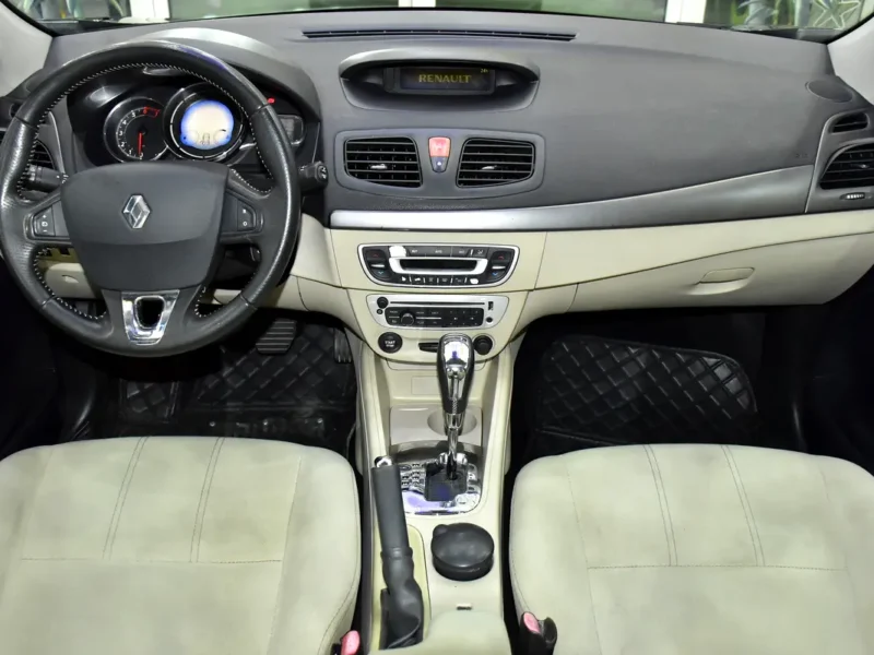 2015 Renault Megane SE 4 Cylinders Engine Black Beige Hatchback GCC Specs