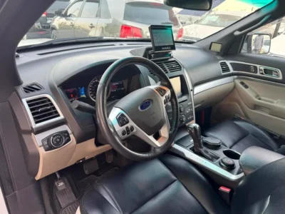 2012 Ford Explorer XLT 4 Cylinders Engine White Black SUV CLEAN CAR