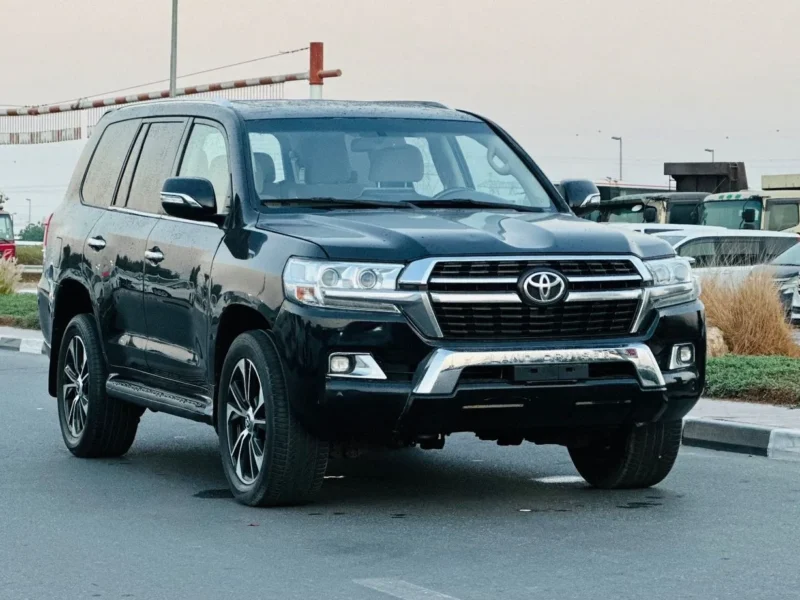 2020 Toyota Land Cruiser VXR 5.7L 8 Cylinder Engine 4WD Black Beige SUV GCC Specs
