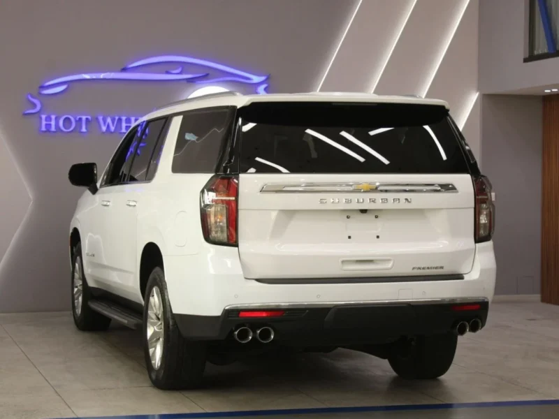 2022 Chevrolet Suburban Premier 5.3L Premier V8 Cylinder Engine White Black SUV