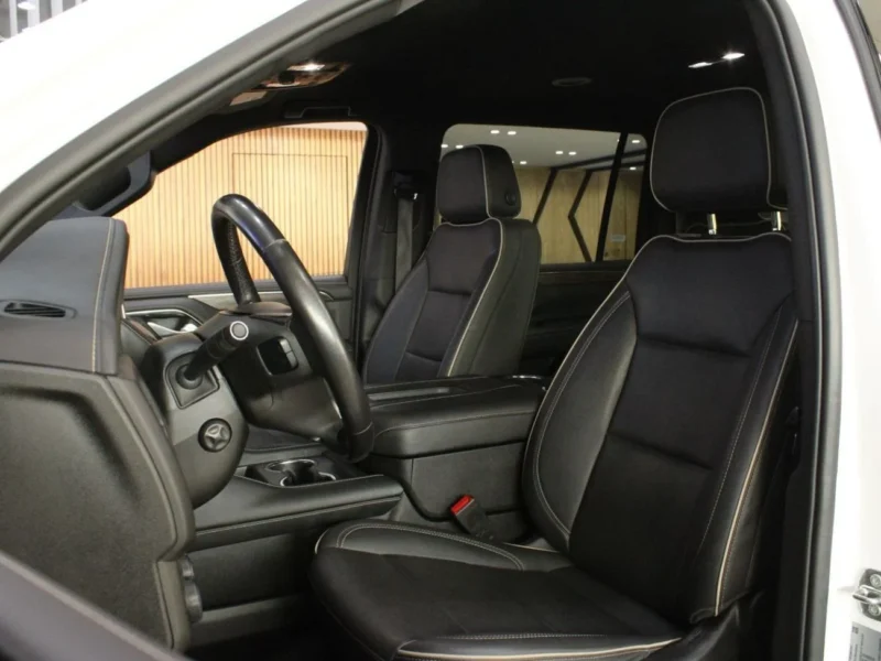 2022 Chevrolet Suburban Premier 5.3L Premier V8 Cylinder Engine White Black SUV
