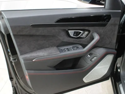 2024 Lamborghini Urus S 4.0T Twin-Turbocharged V8 Black SUV AWD