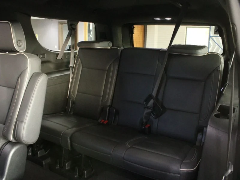 2022 Chevrolet Suburban Premier 5.3L Premier V8 Cylinder Engine White Black SUV