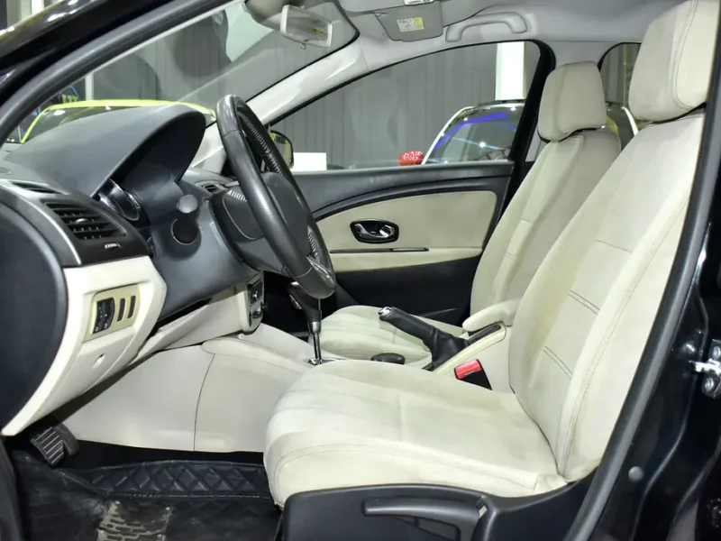 2015 Renault Megane SE 4 Cylinders Engine Black Beige Hatchback GCC Specs