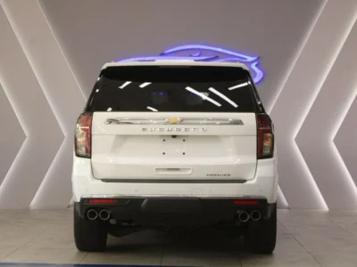 2022 Chevrolet Suburban Premier 5.3L Premier V8 Cylinder Engine White Black SUV