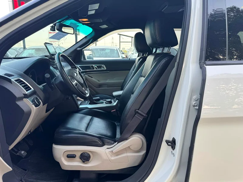 2012 Ford Explorer XLT 4 Cylinders Engine White Black SUV CLEAN CAR