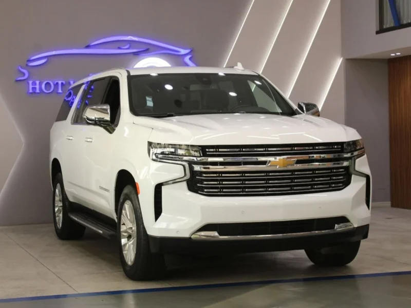 2022 Chevrolet Suburban Premier 5.3L Premier V8 Cylinder Engine White Black SUV