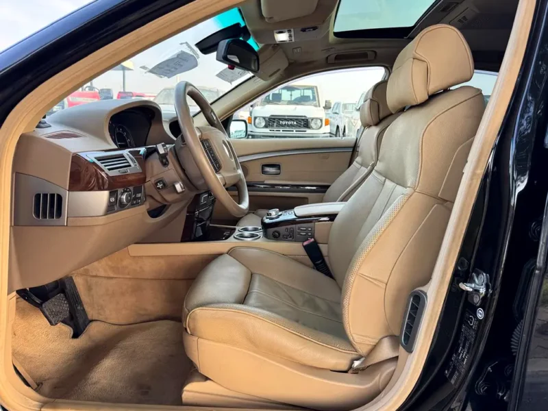 2007 BMW 7-Series 750i 8 Cylinders Engine Black Beige Sedan Neat and Clean Car