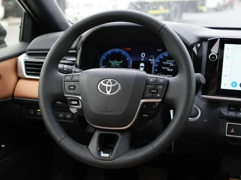 2025 Toyota Camry XLE 2.5L 4 Cylinders Engine GRANDE White Tan Sedan GCC