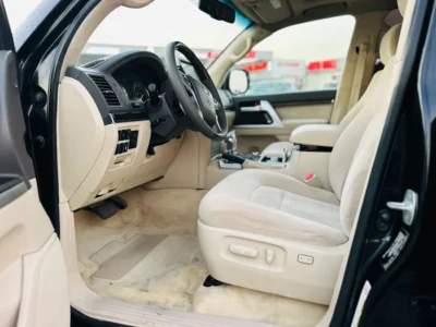 2020 Toyota Land Cruiser VXR 5.7L 8 Cylinder Engine 4WD Black Beige SUV GCC Specs