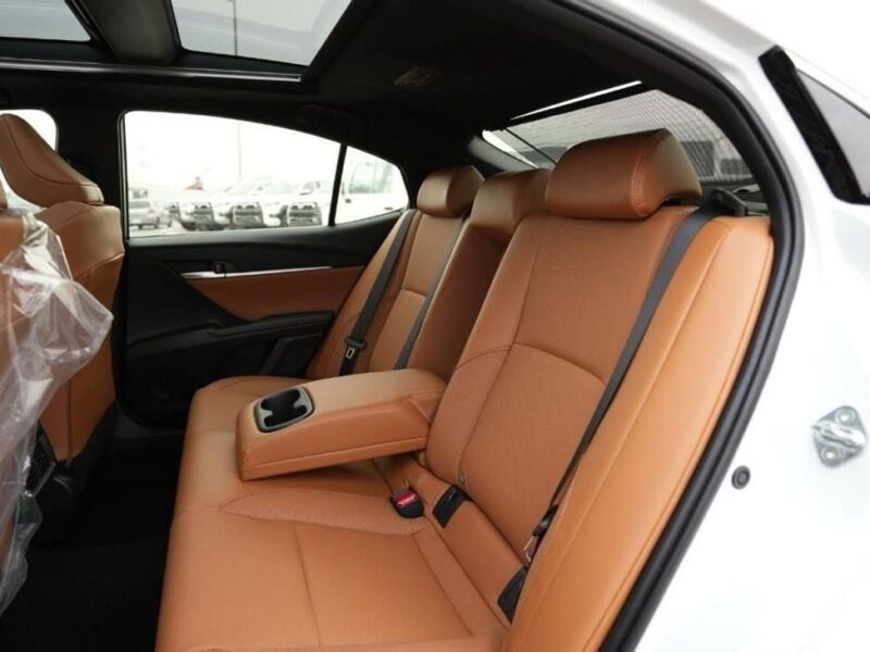 2025 Toyota Camry XLE 2.5L 4 Cylinders Engine GRANDE White Tan Sedan GCC