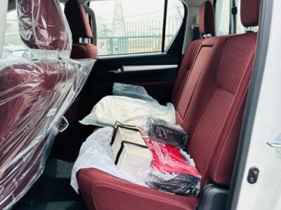 2025 Toyota Hilux S GLX 2.4L AWD A/T White Red Pick-Up Truck