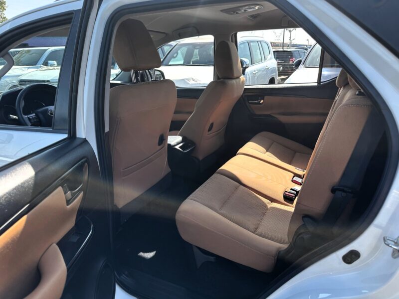 2021 Toyota Fortuner EXR 2.7L 4-Cylinder Petrol White Brown SUV GCC Specs