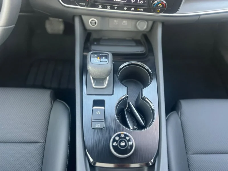 2024 Nissan X-Trail N Trek 2.5 Liter 4 Cylinders Engine White Black SUV AWD