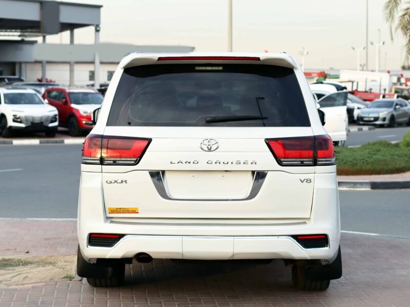 2014 Toyota Land Cruiser GXR 4.6L V8 White Beige SUV Petrol GCC Specs