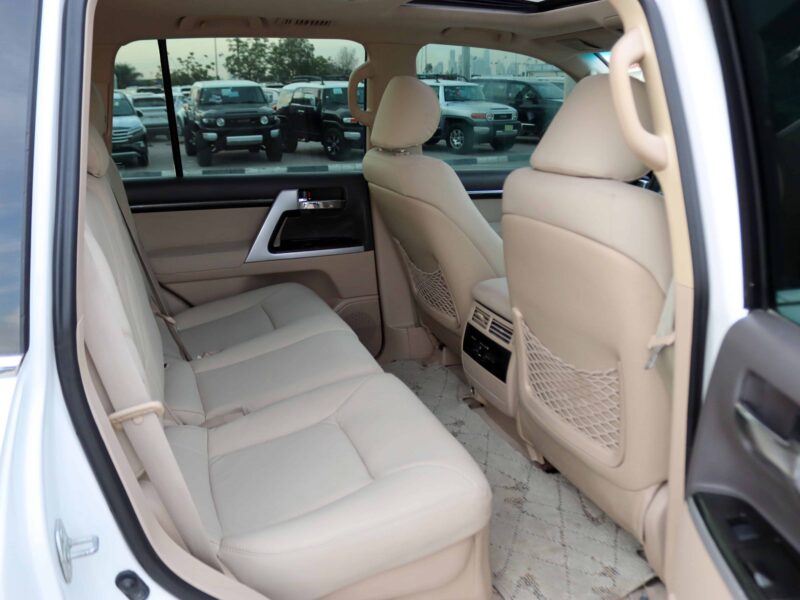 2014 Toyota Land Cruiser GXR 4.6L V8 White Beige SUV Petrol GCC Specs