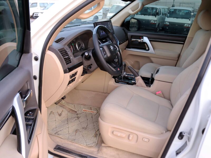 2014 Toyota Land Cruiser GXR 4.6L V8 White Beige SUV Petrol GCC Specs